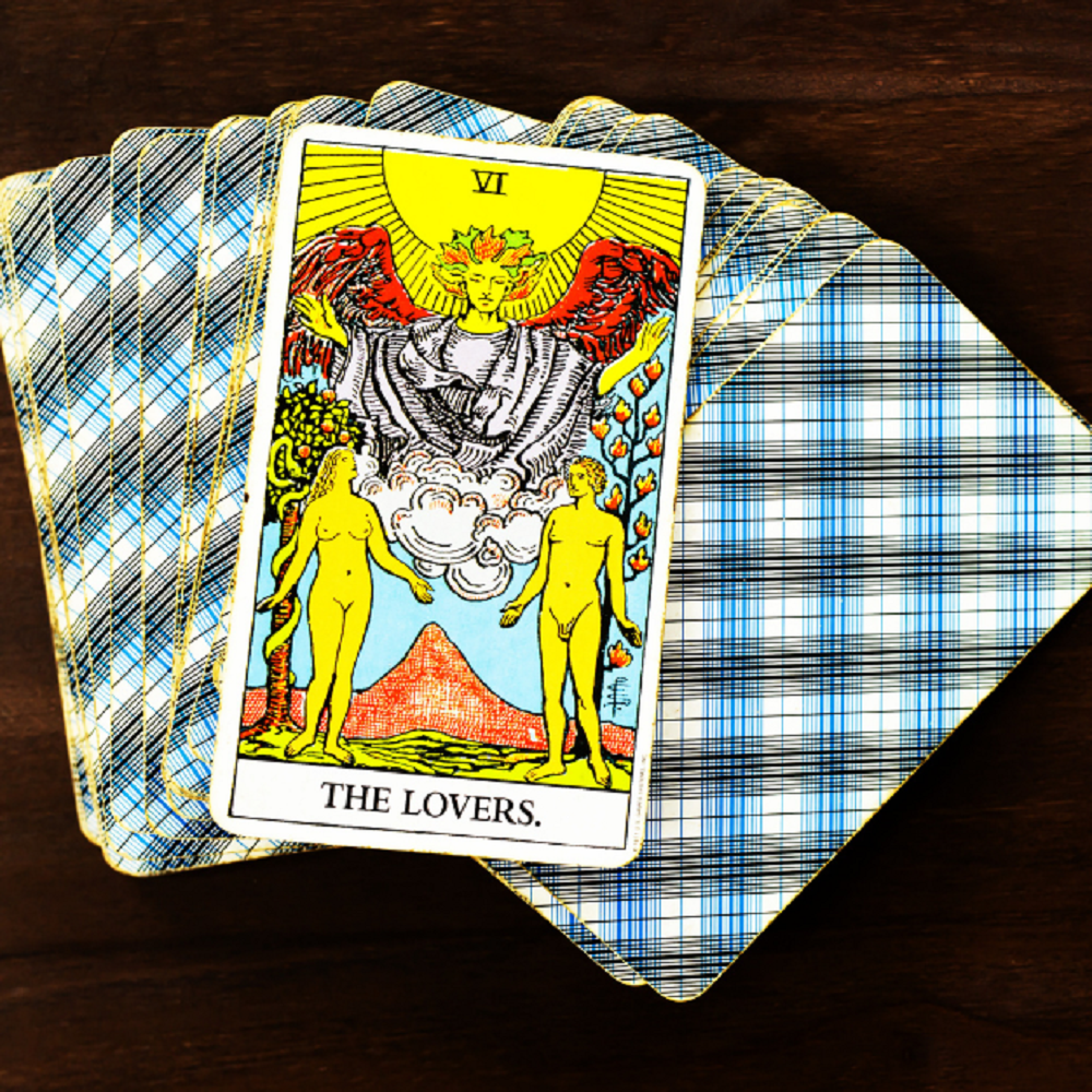 Enhance your Love Life with a Free Love Tarot Reading Crystal Clear