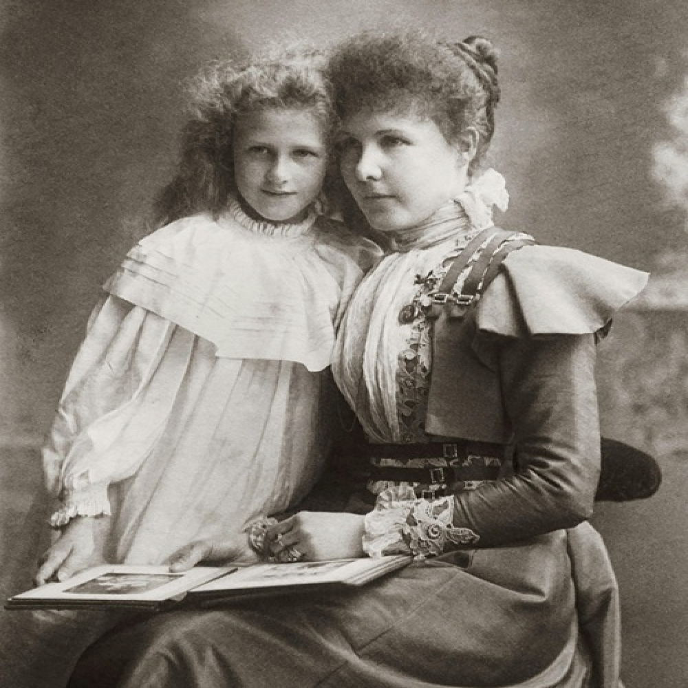 How to Connect with Your Female Ancestors for Spiritual Strength